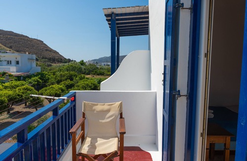 Astypalaia Apartment | Apartment 'O Mpakses' with Private Terrace, Wi-Fi and Air Conditioning