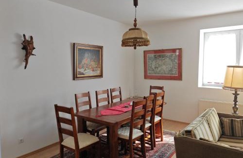 Grafenwohr Apartment | Apartment O3 - Gehobene 6-Zimmer Wohnung 175qm für 1-7 Personen 2x DZ 3x EZ