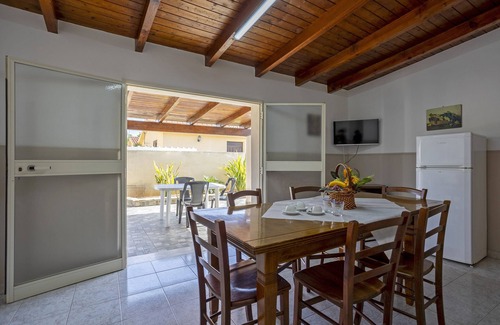 Mazara del Vallo Apartment | Apartment 'Oasi Lamia - 4' with Shared Pool, Wi-Fi and Air Conditioning