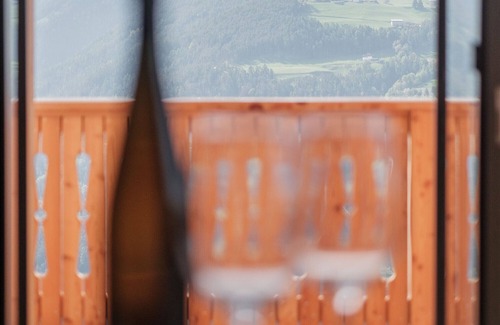 Velturno Apartment | Apartment 'Oberhemberger Hof Zwoaer' with Mountain View, Shared Terrace and Wi-Fi