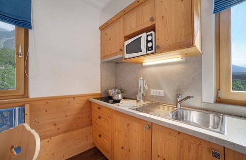Lagundo Apartment | Apartment 'Obermoarhof Mutspitze' with Mountain View, Shared Garden and Wi-Fi