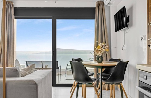 Nikiana Apartment | Apartment 'Oceanida' with Sea View, Wi-Fi and Air Conditioning