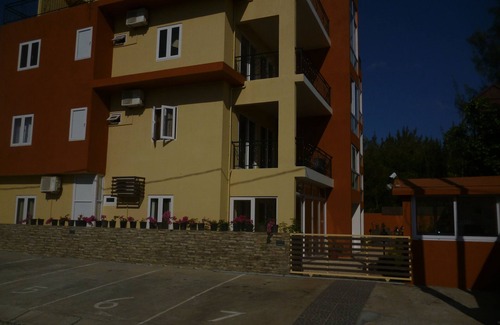 Wolmar Apartment | Apartment of 2 c. a.c with pool in Flic en Flac 5 mins from the public beach