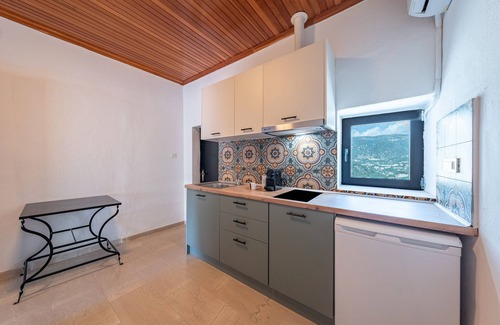 Sivota Apartment | Apartment 'Old Manor House 3' with Sea View, Wi-Fi and Air Conditioning