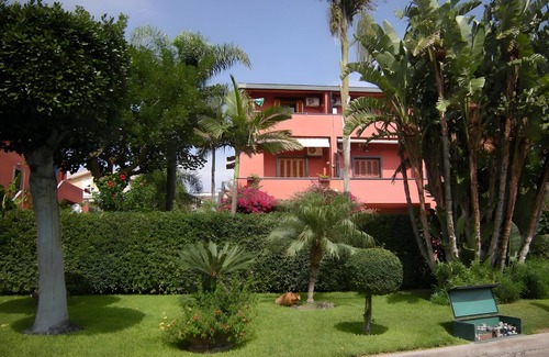 Recanati Apartment | Apartment 'Oleandri Beach Resort' with Sea View, Shared Pool and Air Conditioning