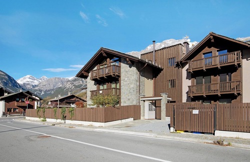 Bormio Apartment | Apartment "Olympic Chalet 13" with Mountain View, Balconies & Wi-Fi