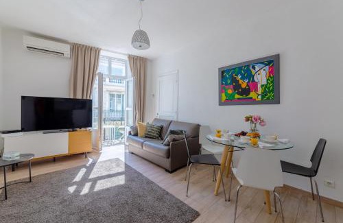 Nice City Centre Apartment | Apartment on Dante street next to the sea