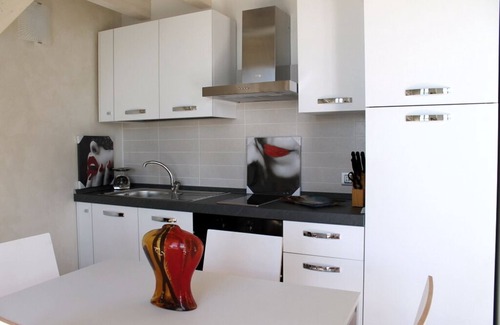 Parzanica Apartment | Apartment on Lake Iseo 4/6 people with swimming pool Lake view
