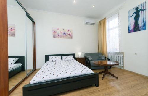 Kyiv Apartment | Apartment on Saksahanskoho Street