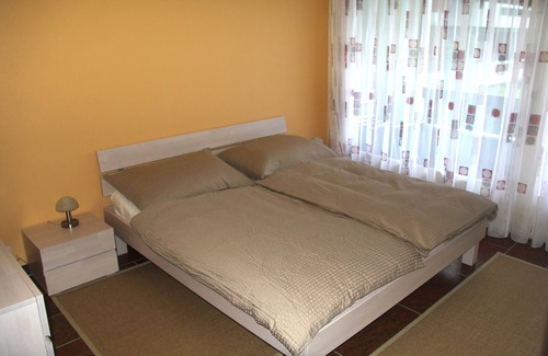 Minusio Apartment | Apartment on the 1st floor of an apartment building in a sunny and central location