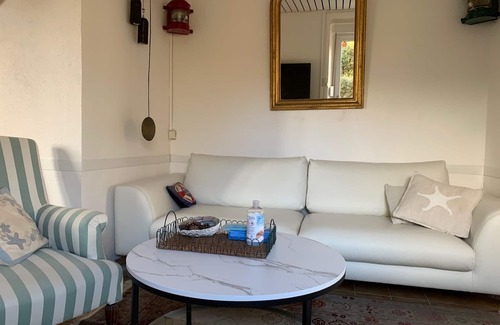 Loctudy Apartment | apartment on the ground floor of a villa, directly by the sea