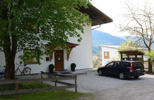 Stumm Apartment | Apartment on the middle floor, large terrace to the south & garden Rudolf Steiner house