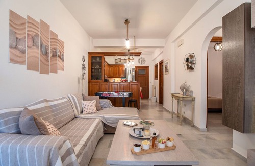Aperathos Apartment | Apartment 'On the road house' with Mountain View, Balcony and Wi-Fi
