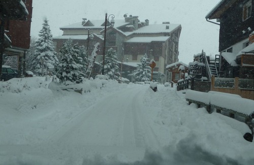Val-d'Isere Apartment | Apartment on the snow front, ski-in ski-out free wifi