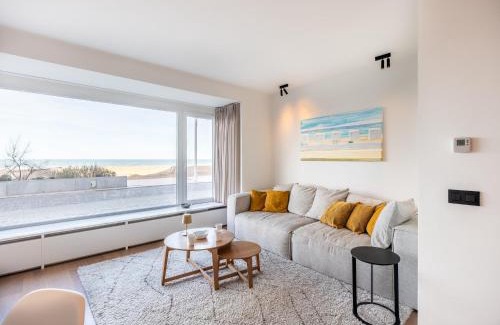 Sint-Idesbald Apartment | Apartment on Zeedijk with Stunning Sea Views