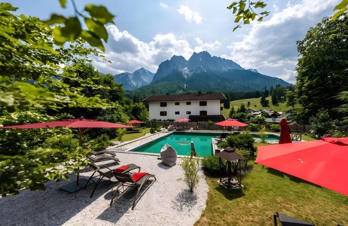 Obergrainau Apartment | Apartment 'One Bedroom - 305' with Mountain View, Shared Pool and Wi-Fi