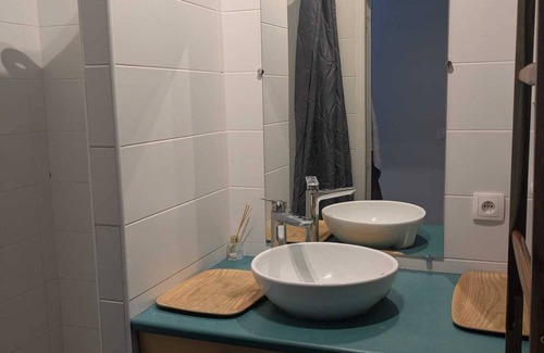 Chambery Apartment | Apartment overlooking park, near train station and historic center