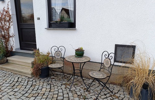 Uhlstadt - Kirchhasel Apartment | Apartment 'Papperitz' with Mountain View, Private Terrace and Wi-Fi