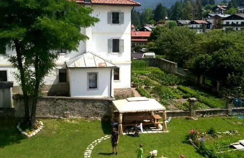 Lorenzago di Cadore Apartment | Apartment 'Parco Dei Sogni' with Mountain View, Shared Terrace and Wi-Fi