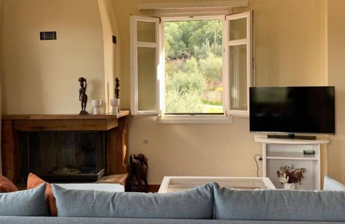 Aetos Apartment | Apartment 'Pandora Villa' with Mountain View, Wi-Fi and Air Conditioning