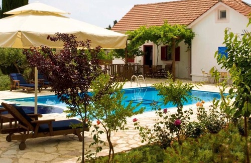 Aetos Apartment | Apartment 'Pandora Villa' with Mountain View, Wi-Fi and Air Conditioning