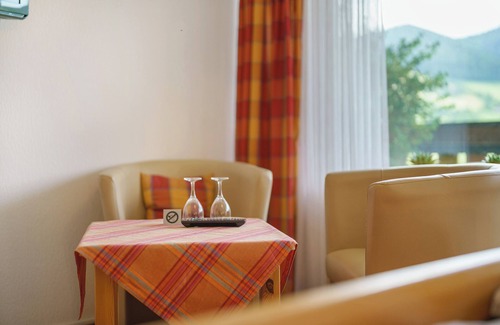 Glottertal Apartment | Apartment 'Panoramazimmer 11' with Mountain View, Shared Terrace and Wi-Fi