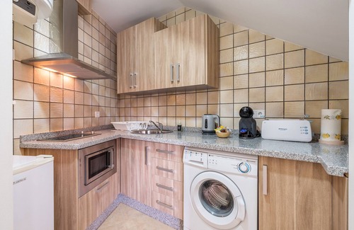 Guadix House | Apartment 'Peñaflor' with Balcony, Wi-Fi and Air Conditioning