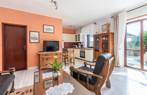 Peresiji Apartment | Apartment Peresiji AUB with Shared pool