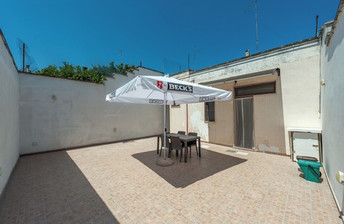 Squinzano Apartment | Apartment 'Petra' with Private Garden and Wi-Fi