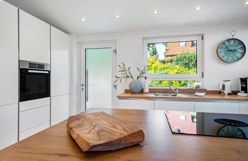 Steig Apartment | Apartment 'Pfänderblick' with Mountain View, Private Terrace and Wi-Fi