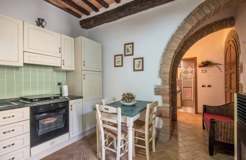 Monticiano Apartment | Apartment 'Piazzetta' with Balcony and Wi-Fi