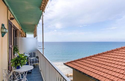 Riva Ligure Apartment | Apartment Pieds dans l'eau 2 by Interhome