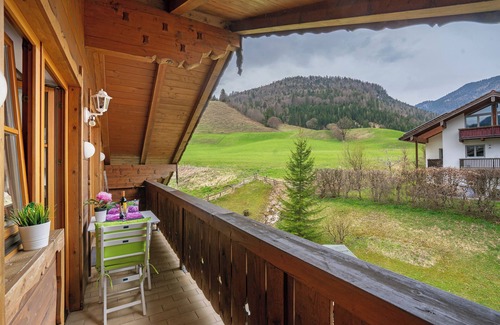 Weissbach an der Alpenstrasse Apartment | Apartment 'Place In The Bavarian Mountains' with Mountain View, Private Garden and Wi-Fi