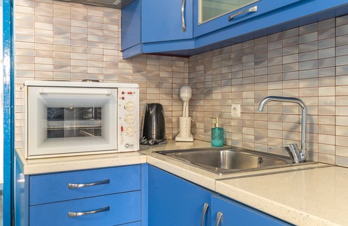 Salamis Apartment | Apartment 'Posidonas' with Sea View, Wi-Fi and Air Conditioning