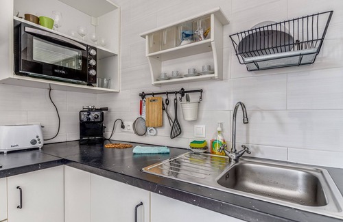 Horta Apartment | Apartment 'Praia Do Almoxarife Perto Do Mar' with Sea View, Wi-Fi and Air Conditioning