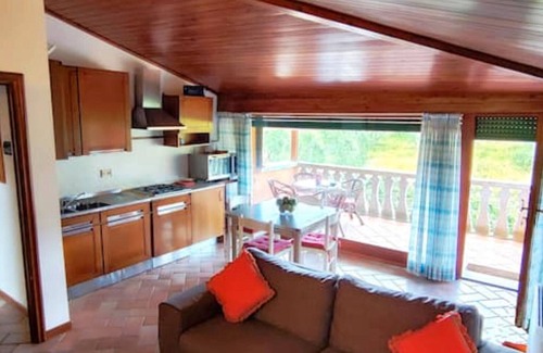 Massa e Cozzile Apartment | Apartment 'Primavera' with Shared Pool, Wi-Fi and Air Conditioning
