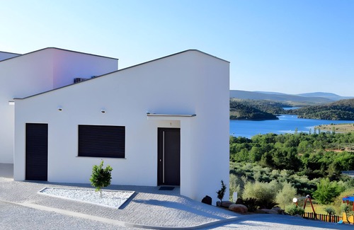 Macedo de Cavaleiros Apartment | Apartment 'Monte Bela Vista - 9' with Lake View, Wi-Fi and Air Conditioning
