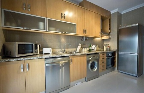 Sao Martinho do Porto Apartment | Apartment with pool, unlimited WiFi, short walk to beach Sao Martinho do Porto