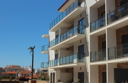 Sao Martinho do Porto Apartment | Apartment with pool, unlimited WiFi, short walk to beach Sao Martinho do Porto