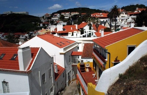 Sao Martinho do Porto Apartment | Apartment with pool, unlimited WiFi, short walk to beach Sao Martinho do Porto