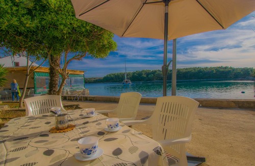 Punta Kriza Apartment | Apartment Punta Blue only 5m from the sea, island Cres