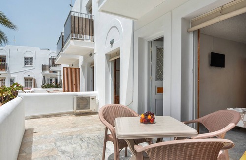 Kalymnos Town Apartment | Apartment 'Quadruple Room No 4' with Mountain View, Wi-Fi and Air Conditioning