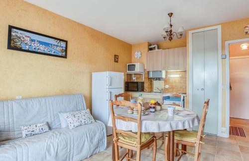 Quiberon Apartment | Apartment Résidence Les Béniguets by Interhome
