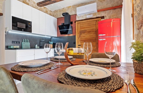 Arnes Apartment | Apartment 'Raconet D'Arnes' with Private Terrace, Wi-Fi and Air Conditioning