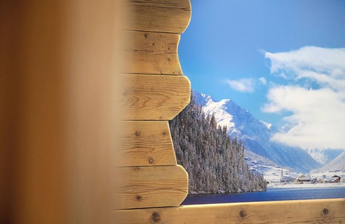 Livigno Apartment | Apartment 'Rasia Residence Relax' with Mountain View, Shared Garden and Wi-Fi