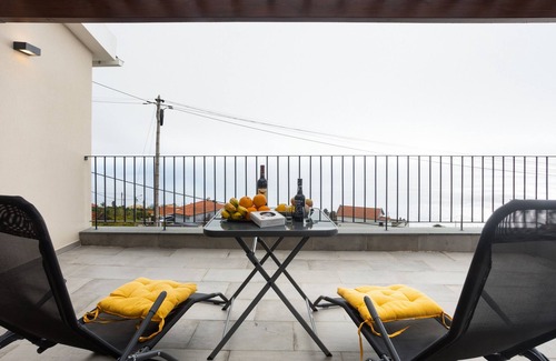 Prazeres Apartment | Apartment 'Referta Apartamento T1' with Sea View, Private Terrace and Wi-Fi