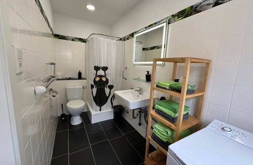 Oestrich-Winkel Apartment | Apartment 'Reinhardt' with Private Terrace and Wi-Fi