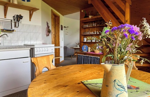 Suederhafen Apartment | Apartment 'Relas Ferienwohnungen - Spatzennest' with Shared Garden, Balcony and Wi-Fi
