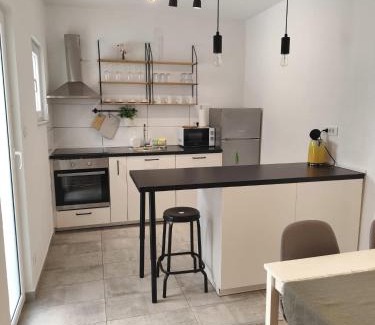 Srinjine Apartment | Apartment Relax with Jacuzzi Split Area