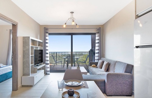 Frinion Apartment | Apartment 'Remvi House 2' with Sea View, Wi-Fi and Air Conditioning